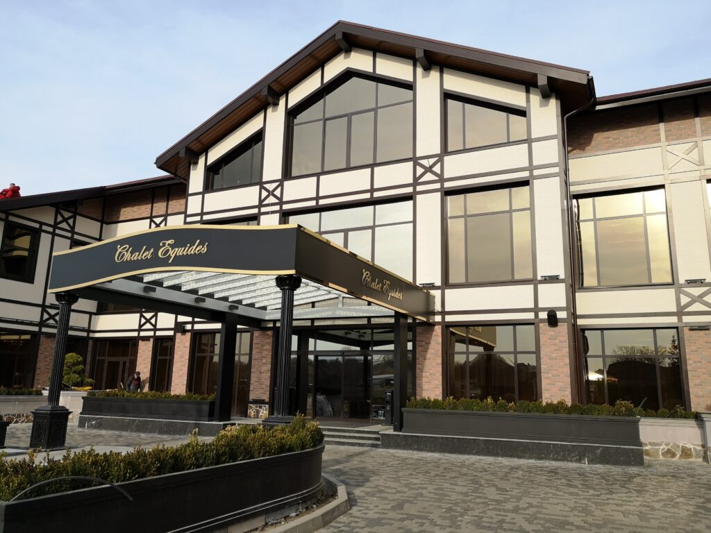 Заміський парково-готельний комплекс Equides Club (Київ)